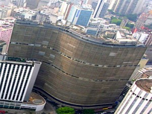 Uma onda de concreto armado se destaca em São Paulo